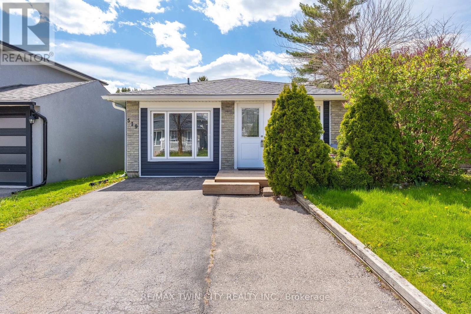 519 PINETREE CRESCENT, Cambridge, Ontario