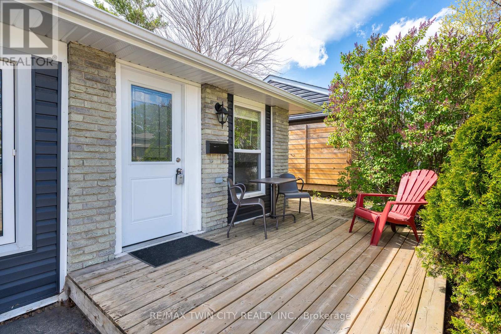 519 Pinetree Crescent, Cambridge, Ontario  N3H 4X4 - Photo 3 - X13107922