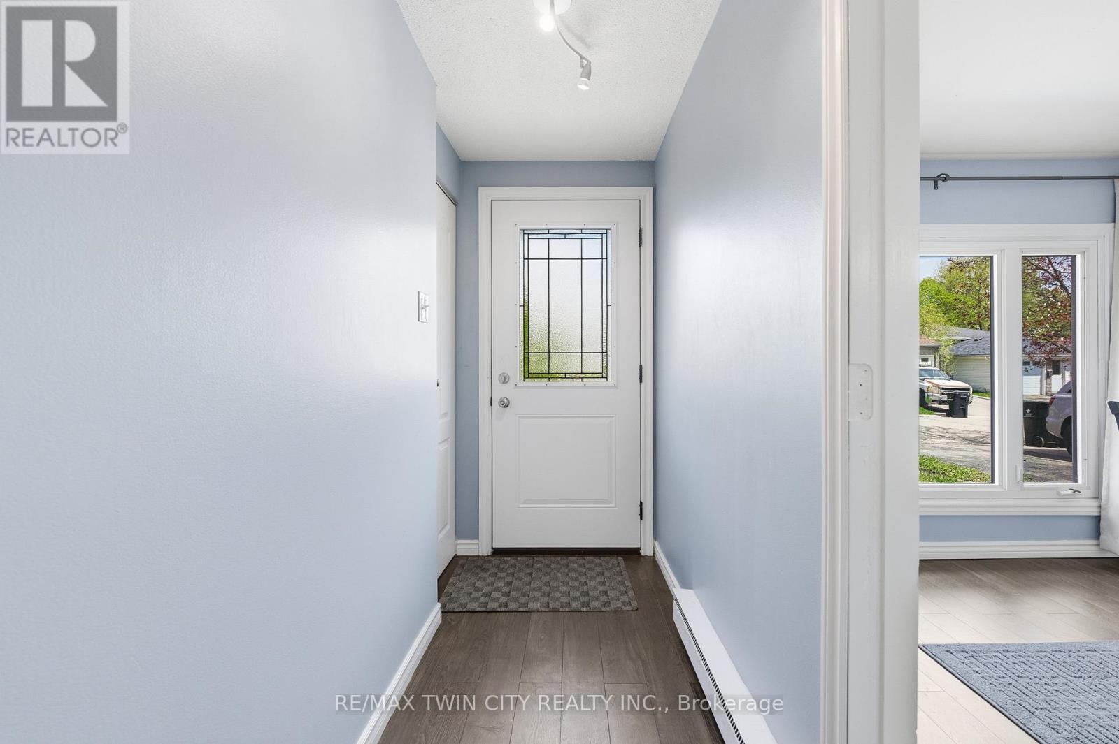 519 Pinetree Crescent, Cambridge, Ontario  N3H 4X4 - Photo 4 - X13107922