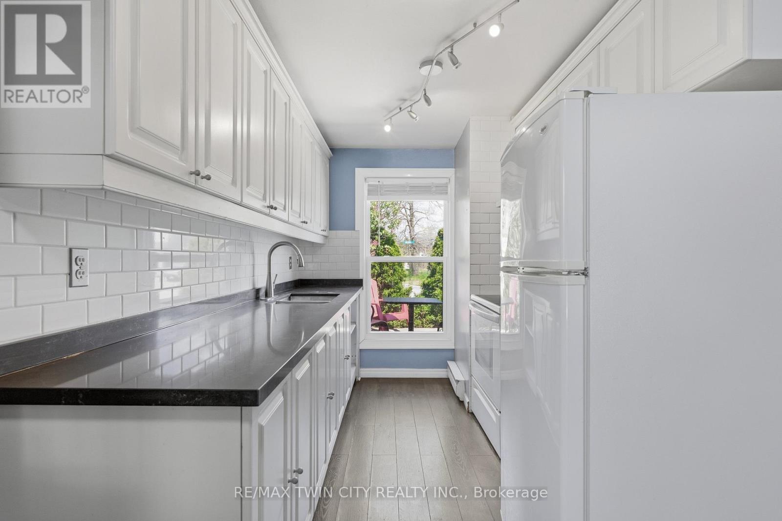 519 Pinetree Crescent, Cambridge, Ontario  N3H 4X4 - Photo 9 - X13107922