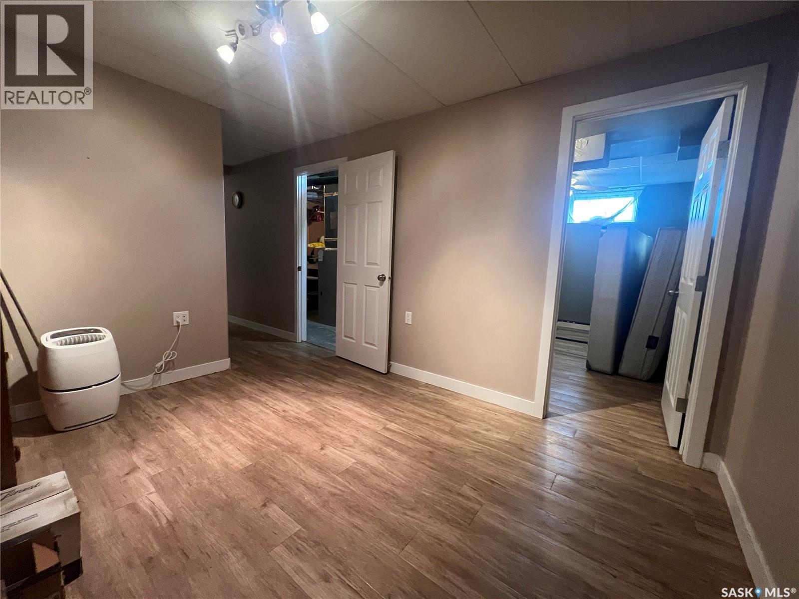 517 Lake Street, Esterhazy, Saskatchewan  S0A 0X0 - Photo 28 - SK035511