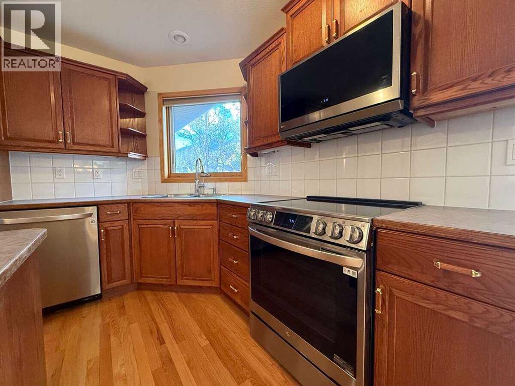 2 Terrace Place, Canmore, Alberta  T1W 2Y3 - Photo 11 - A2309821