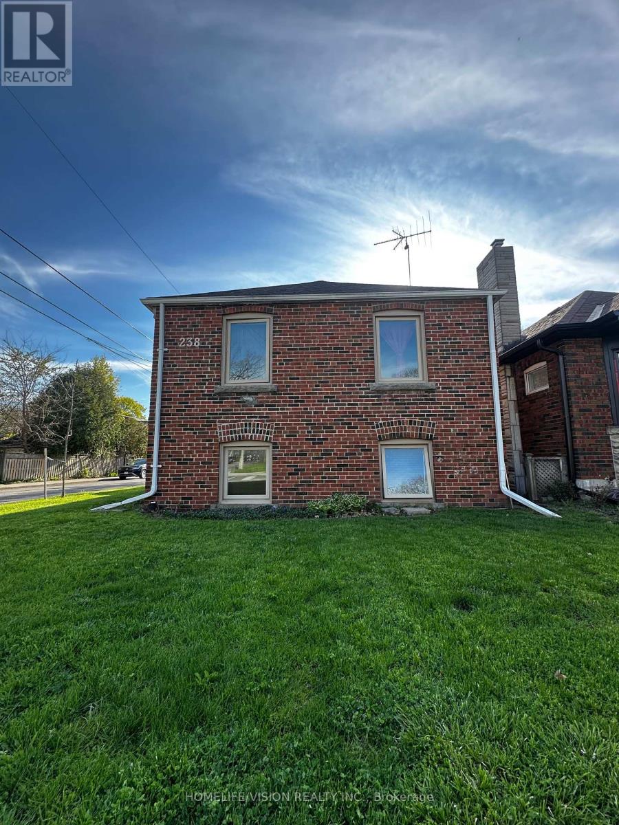 1 - 238 Glebemount Avenue, Toronto, Ontario  M4C 3V2 - Photo 12 - E13107942