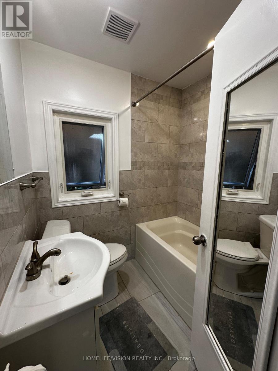 1 - 238 Glebemount Avenue, Toronto, Ontario  M4C 3V2 - Photo 7 - E13107942