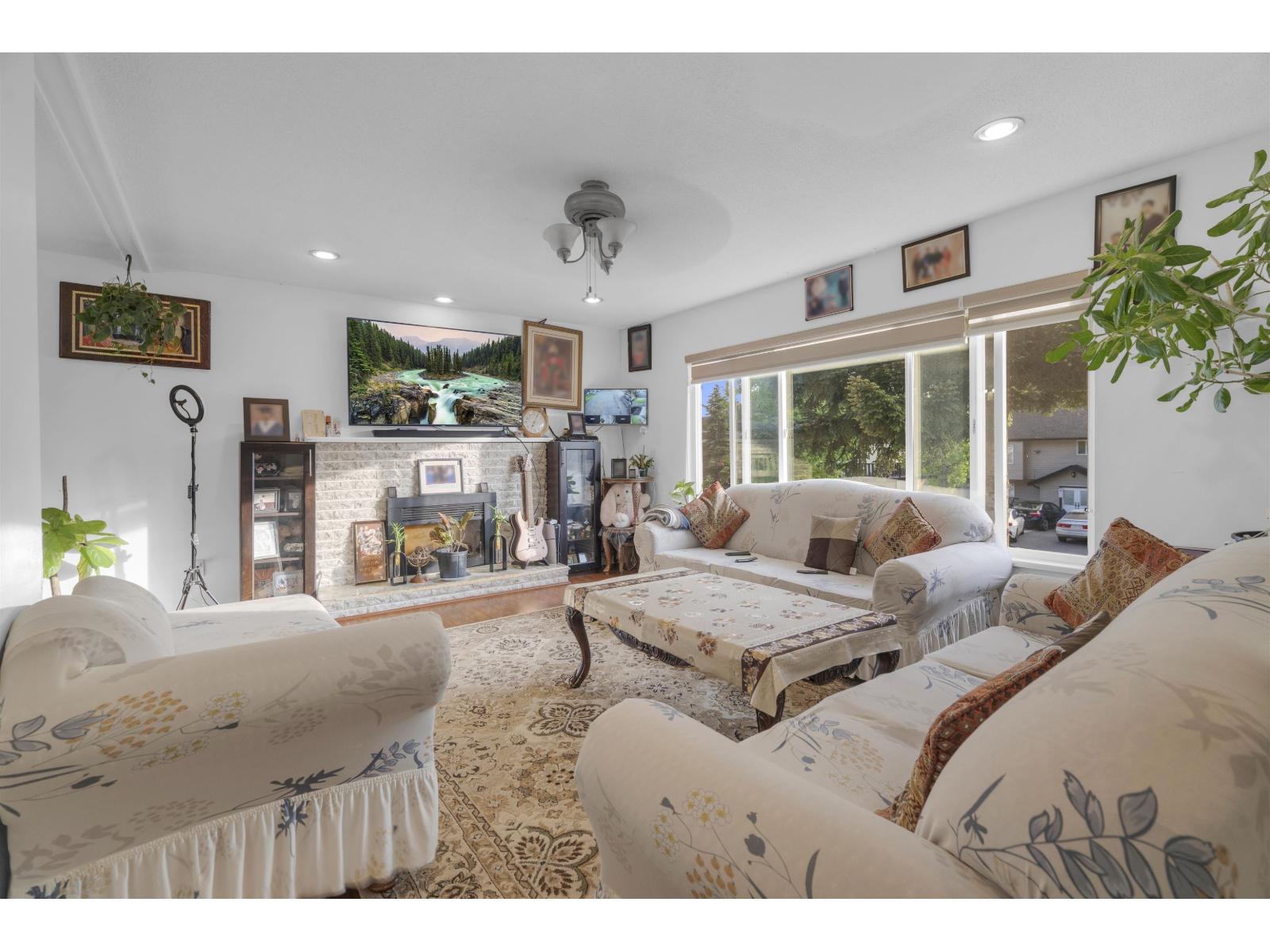 9298 Cinnamon Drive, Surrey, British Columbia  V3V 1V2 - Photo 4 - R3121004