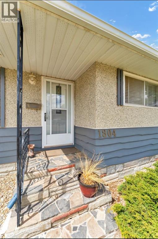 1804 & #1 1804 24 Street Se, Medicine Hat, Alberta  T1A 2J1 - Photo 2 - A2309392