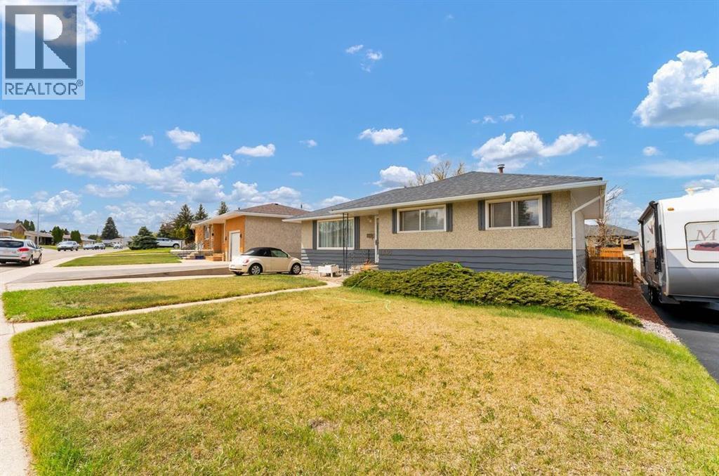 1804 & #1 1804 24 Street Se, Medicine Hat, Alberta  T1A 2J1 - Photo 4 - A2309392