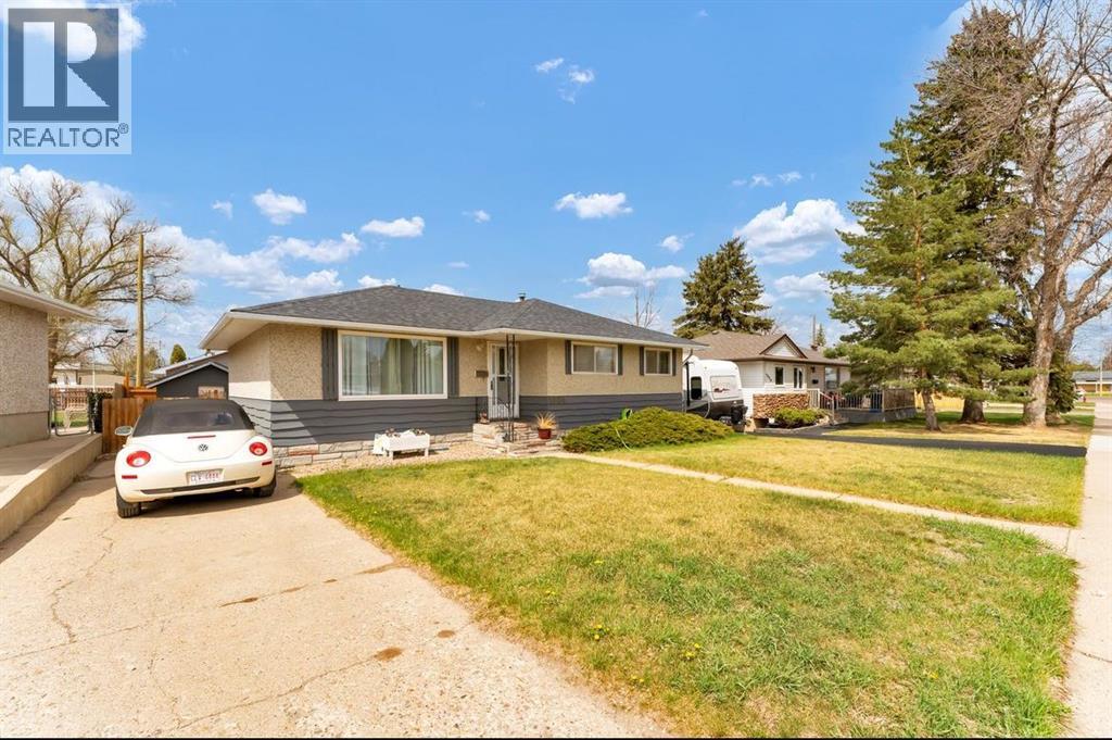 1804 & #1 1804 24 Street Se, Medicine Hat, Alberta  T1A 2J1 - Photo 3 - A2309392