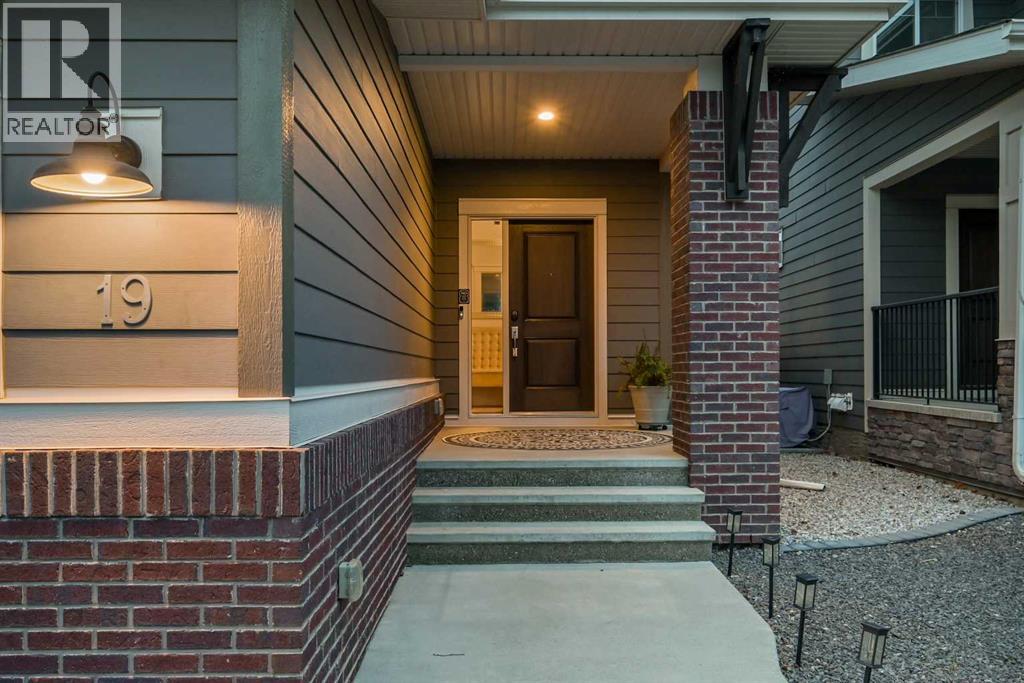 19 Cranbrook Crescent Se, Calgary, Alberta  T3M 3L5 - Photo 2 - A2307036