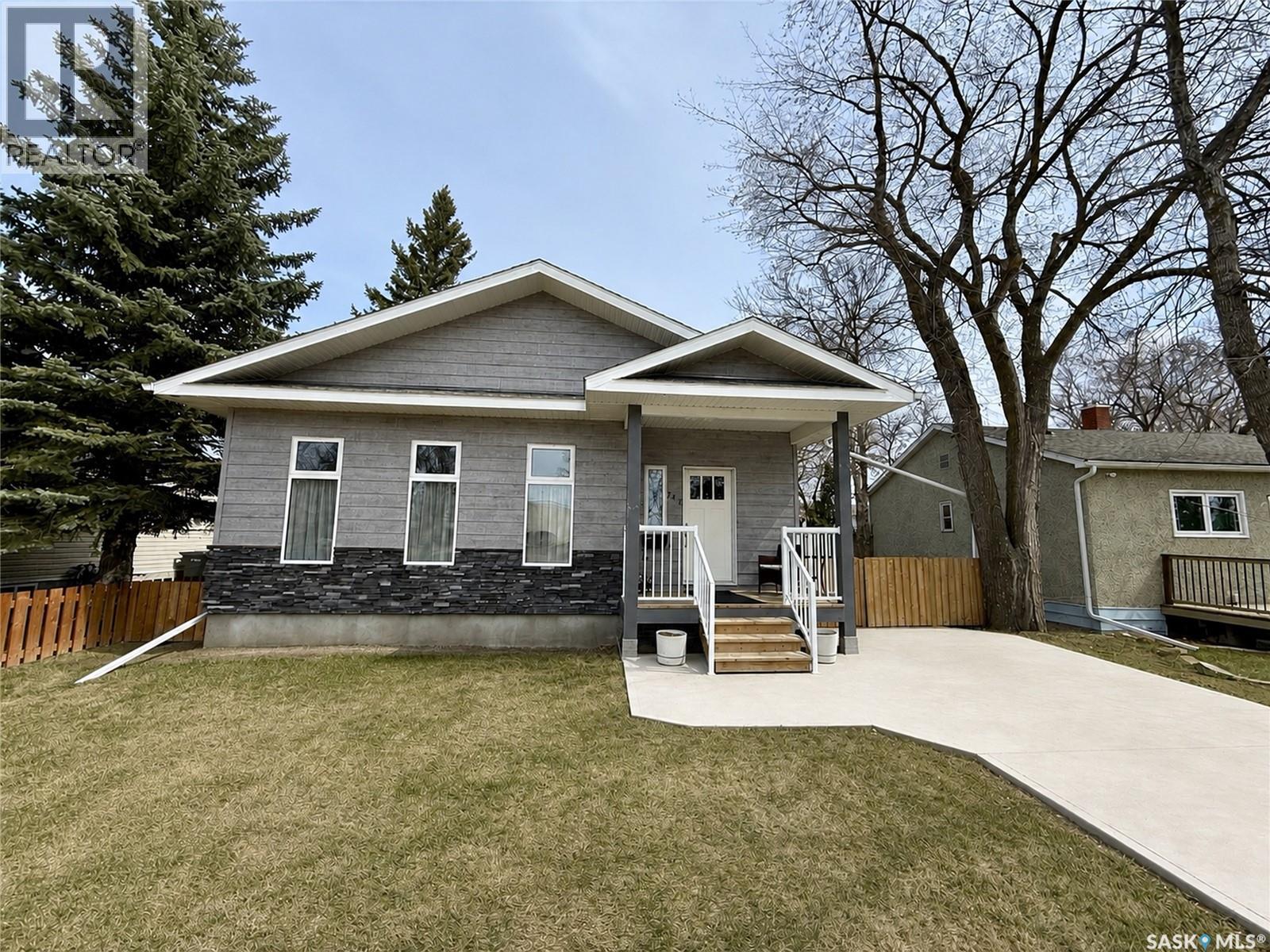 742 99th STREET, North Battleford, Saskatchewan