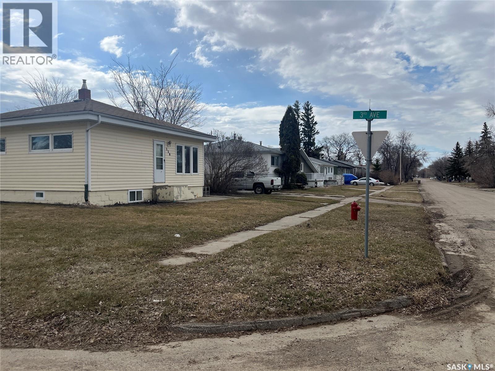 238 1st Street Nw, Wadena, Saskatchewan  S0A 4J0 - Photo 2 - SK035506