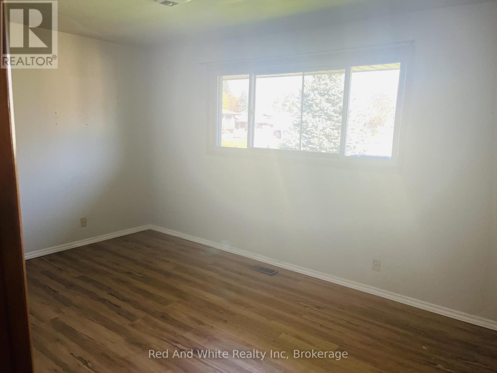 157 Schweitzer Street, Waterloo, Ontario  N2K 1C3 - Photo 17 - X13107974