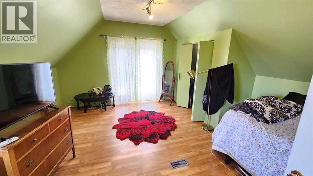 358 N 100 W, Raymond, Alberta  T0K 2S0 - Photo 18 - A2306285