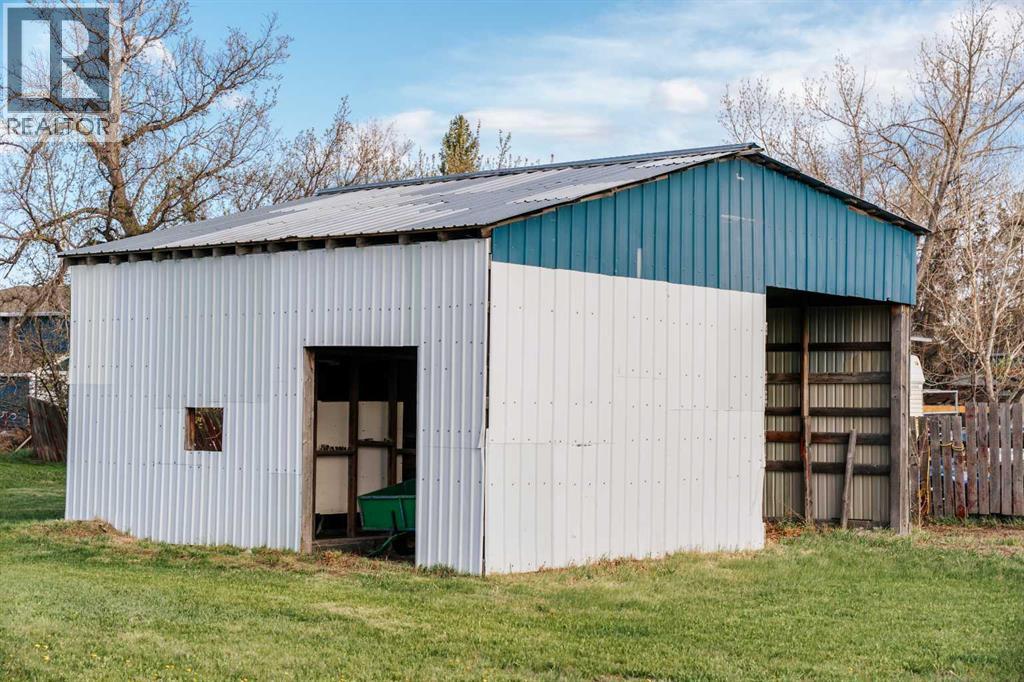 358 N 100 W, Raymond, Alberta  T0K 2S0 - Photo 28 - A2306285