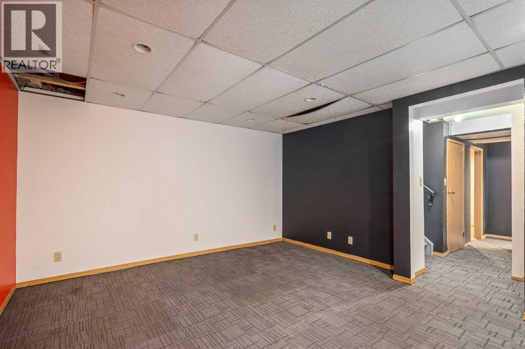 19 Bernard Drive NW, Calgary, Alberta  T3K 2B4 - Photo 20 - A2304566