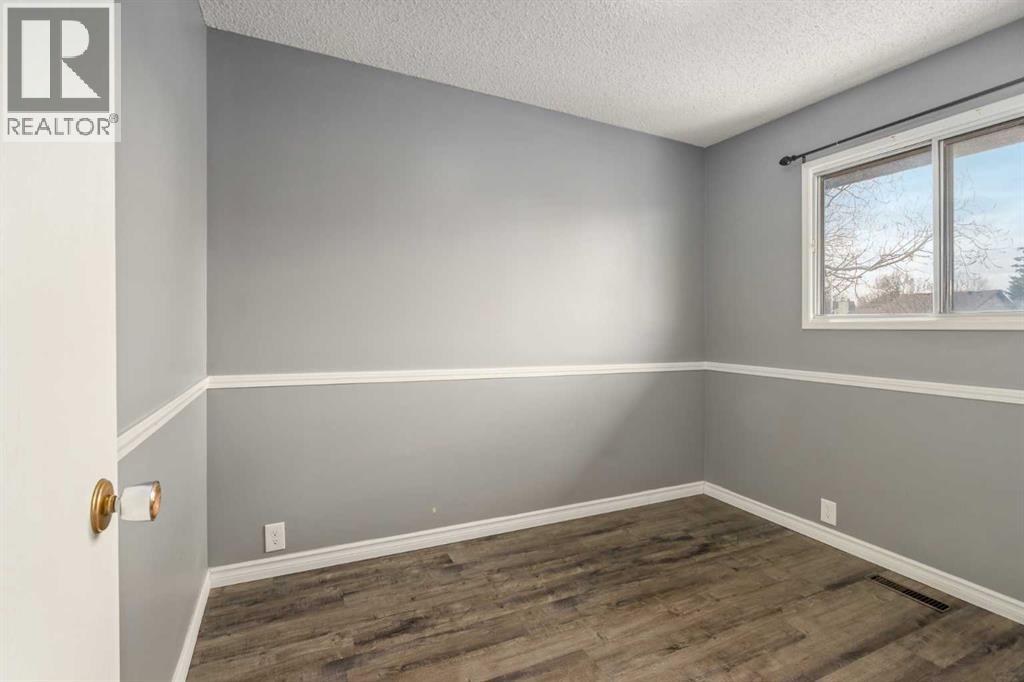 19 Bernard Drive NW, Calgary, Alberta  T3K 2B4 - Photo 12 - A2304566