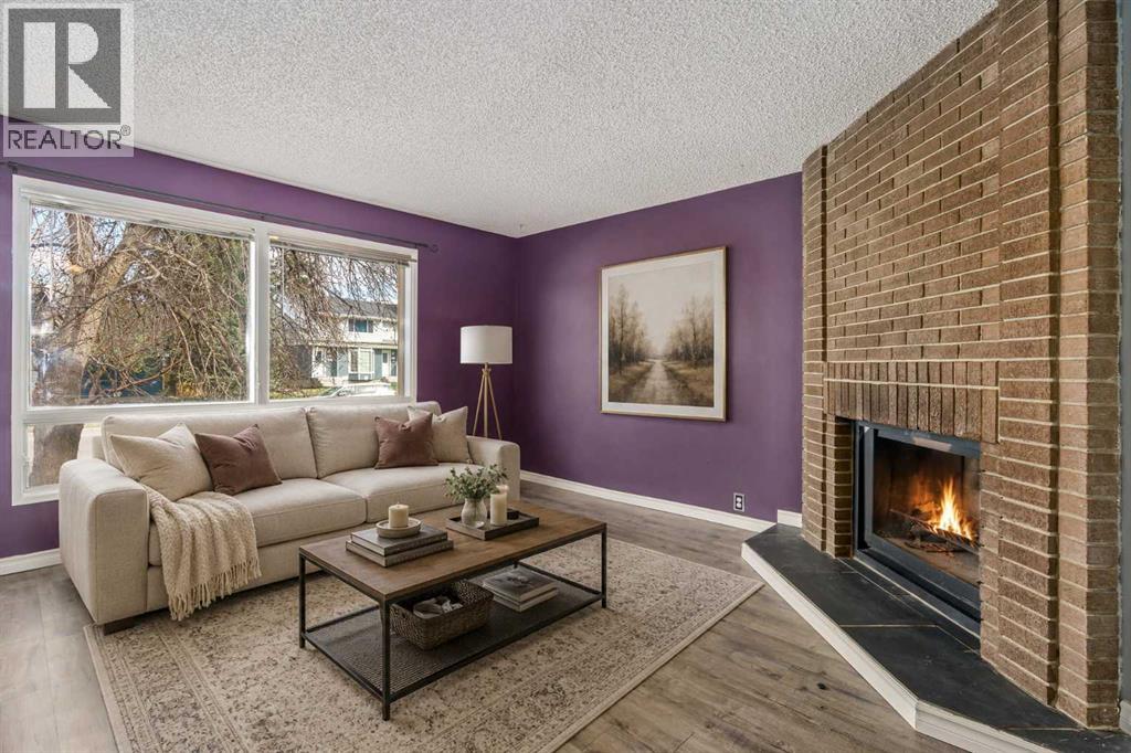 19 Bernard Drive NW, Calgary, Alberta  T3K 2B4 - Photo 4 - A2304566