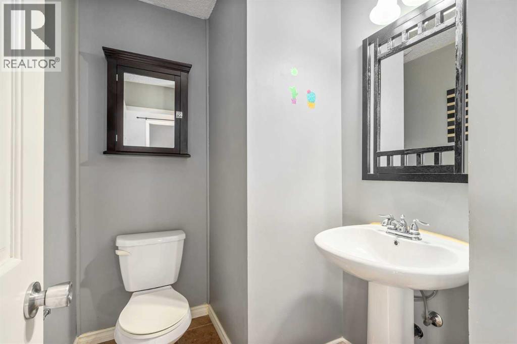 19 Bernard Drive NW, Calgary, Alberta  T3K 2B4 - Photo 7 - A2304566