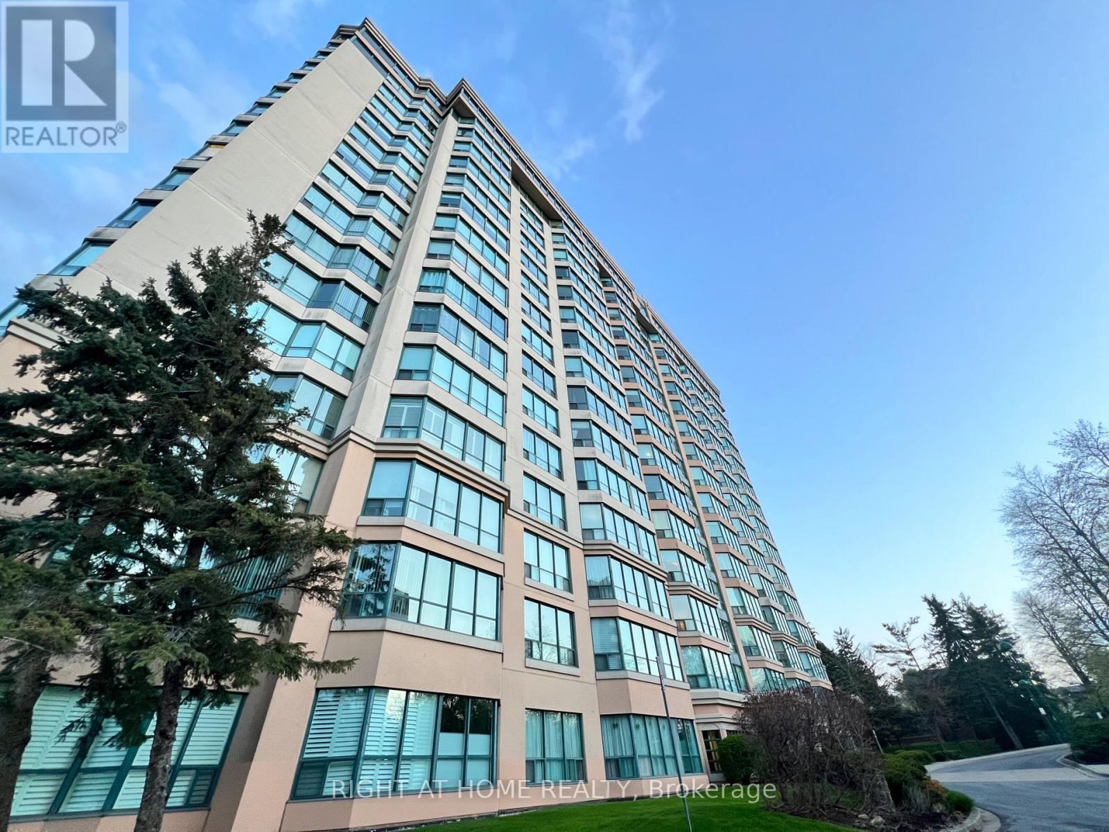 507 - 100 Millside Drive, Milton, Ontario  L9T 5E2 - Photo 2 - W13052244