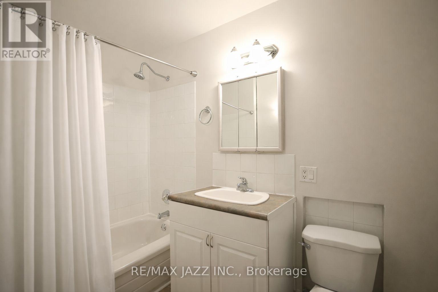 3 - 118 Eastwood Road, Toronto, Ontario  M4L 2C9 - Photo 7 - E13108010