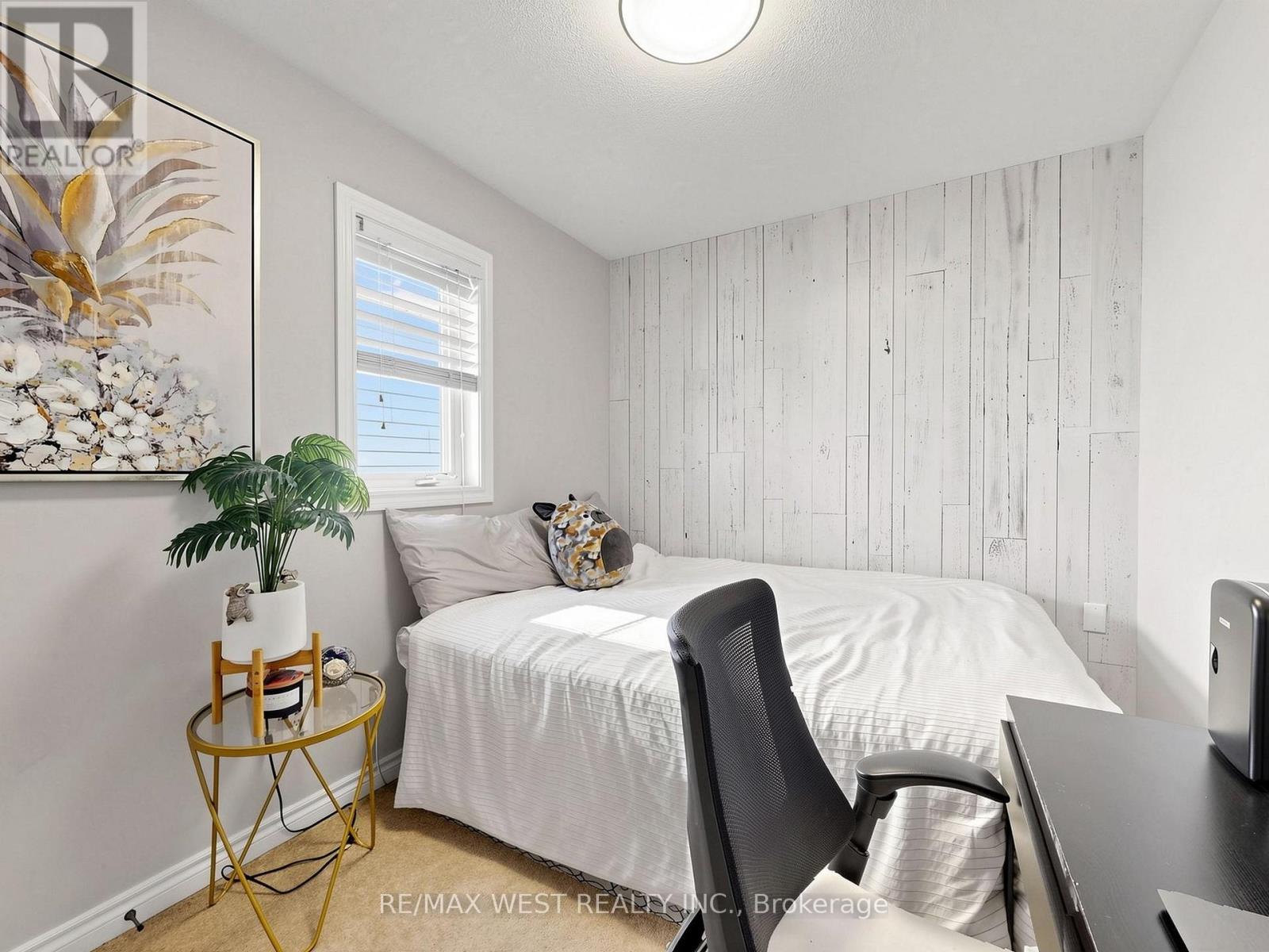 195 Banting Crescent, Essa, Ontario  L0M 1B6 - Photo 15 - N13108012