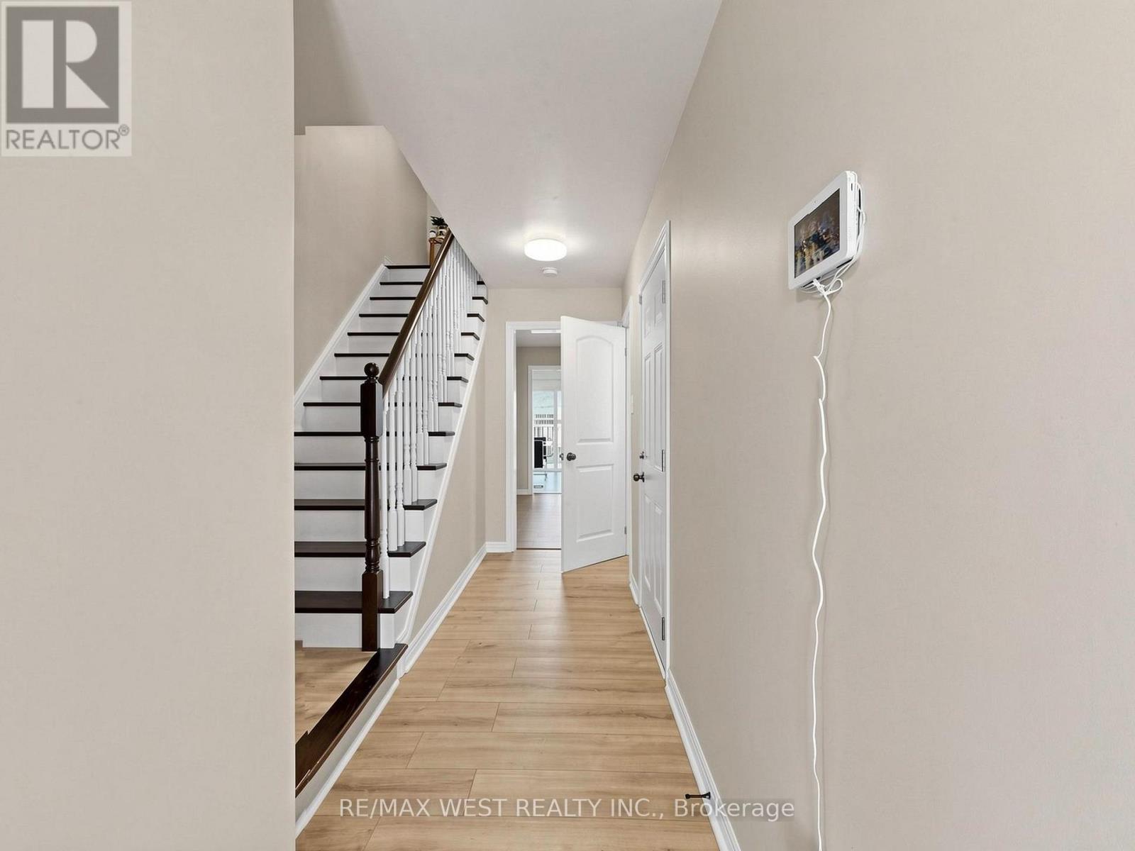 195 Banting Crescent, Essa, Ontario  L0M 1B6 - Photo 5 - N13108012