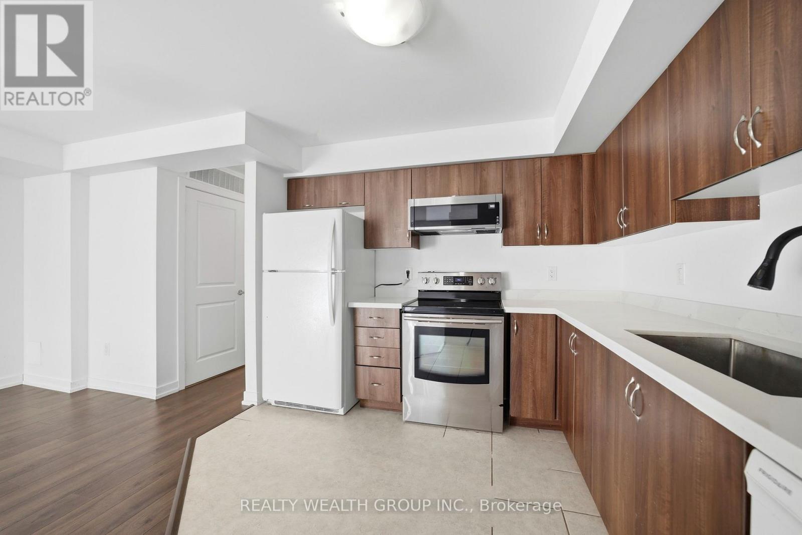 202 - 2355 Sheppard Avenue W, Toronto, Ontario  M9M 0E7 - Photo 8 - W13108000