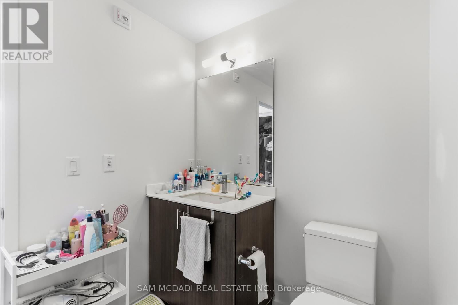 204 - 210 Sabina Drive E, Oakville, Ontario  L6H 0W6 - Photo 11 - W13108018