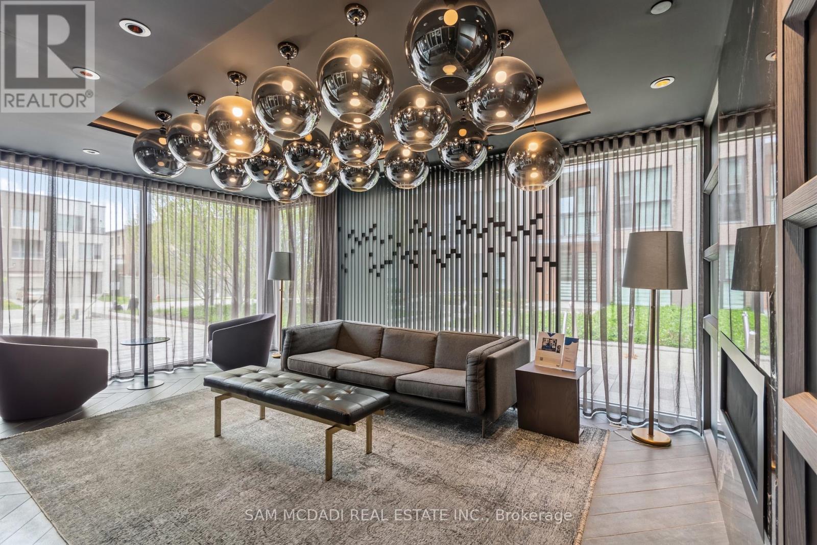 204 - 210 Sabina Drive E, Oakville, Ontario  L6H 0W6 - Photo 3 - W13108018
