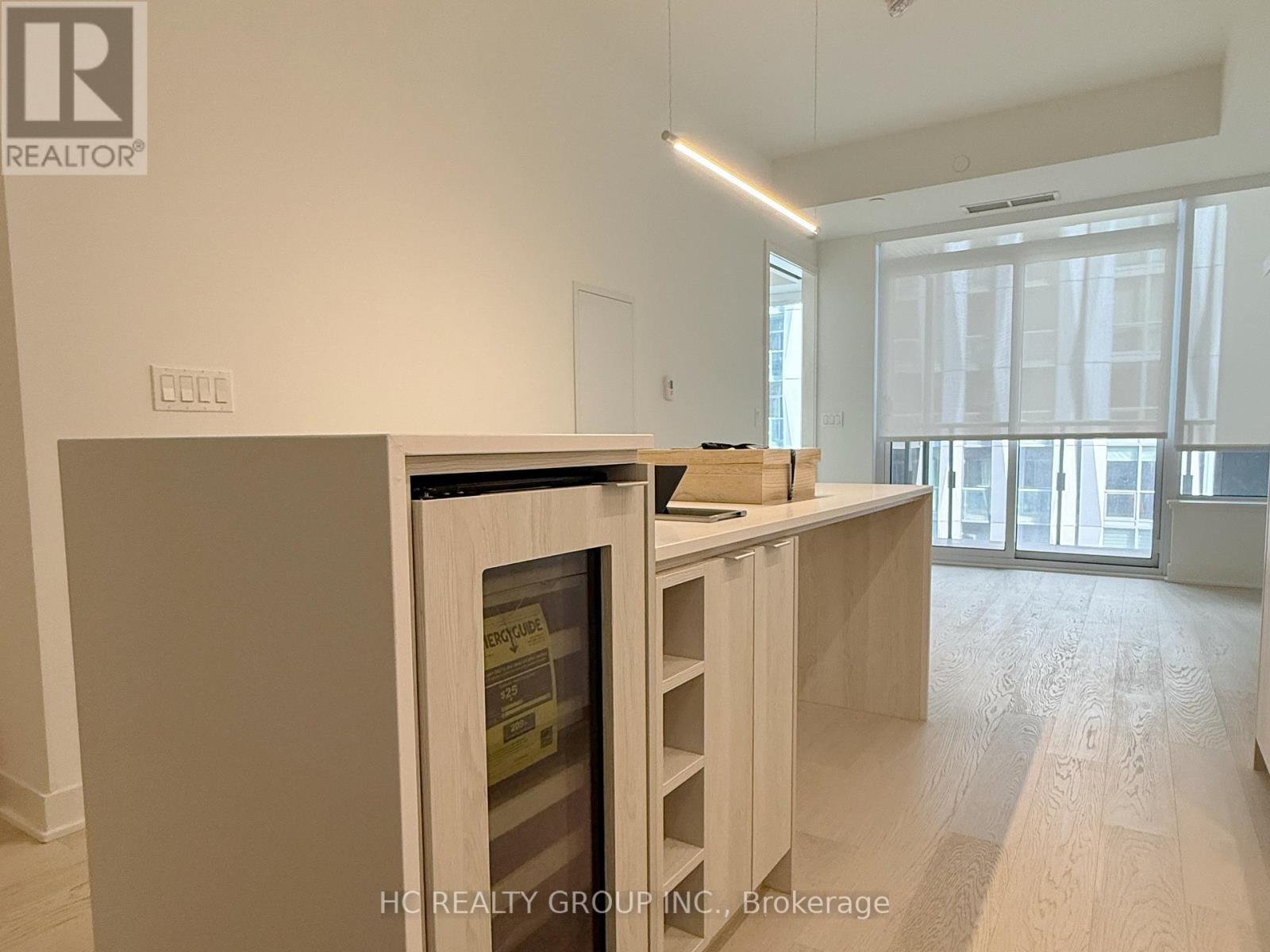 2107 - 11 Yorkville Avenue, Toronto, Ontario  M4W 1L2 - Photo 3 - C13108034