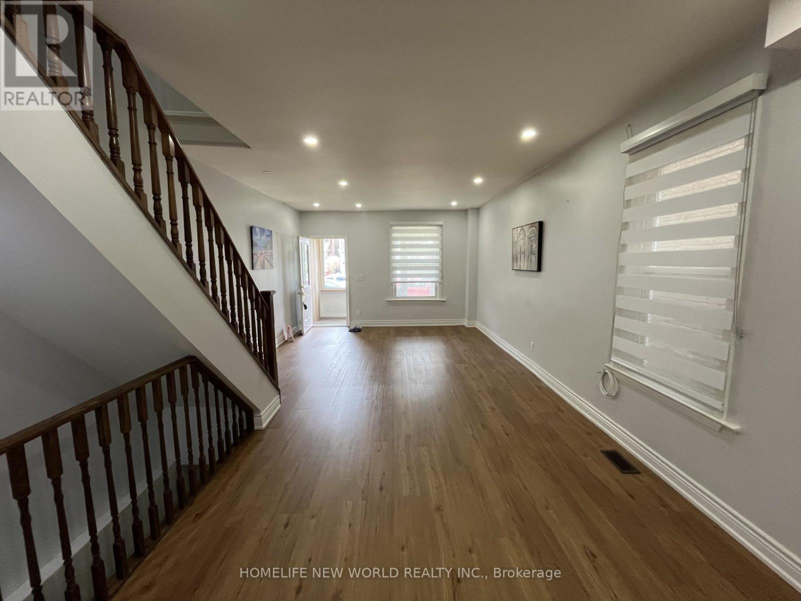 19 Britannia Avenue, Toronto, Ontario  M6N 3T6 - Photo 4 - W13108044