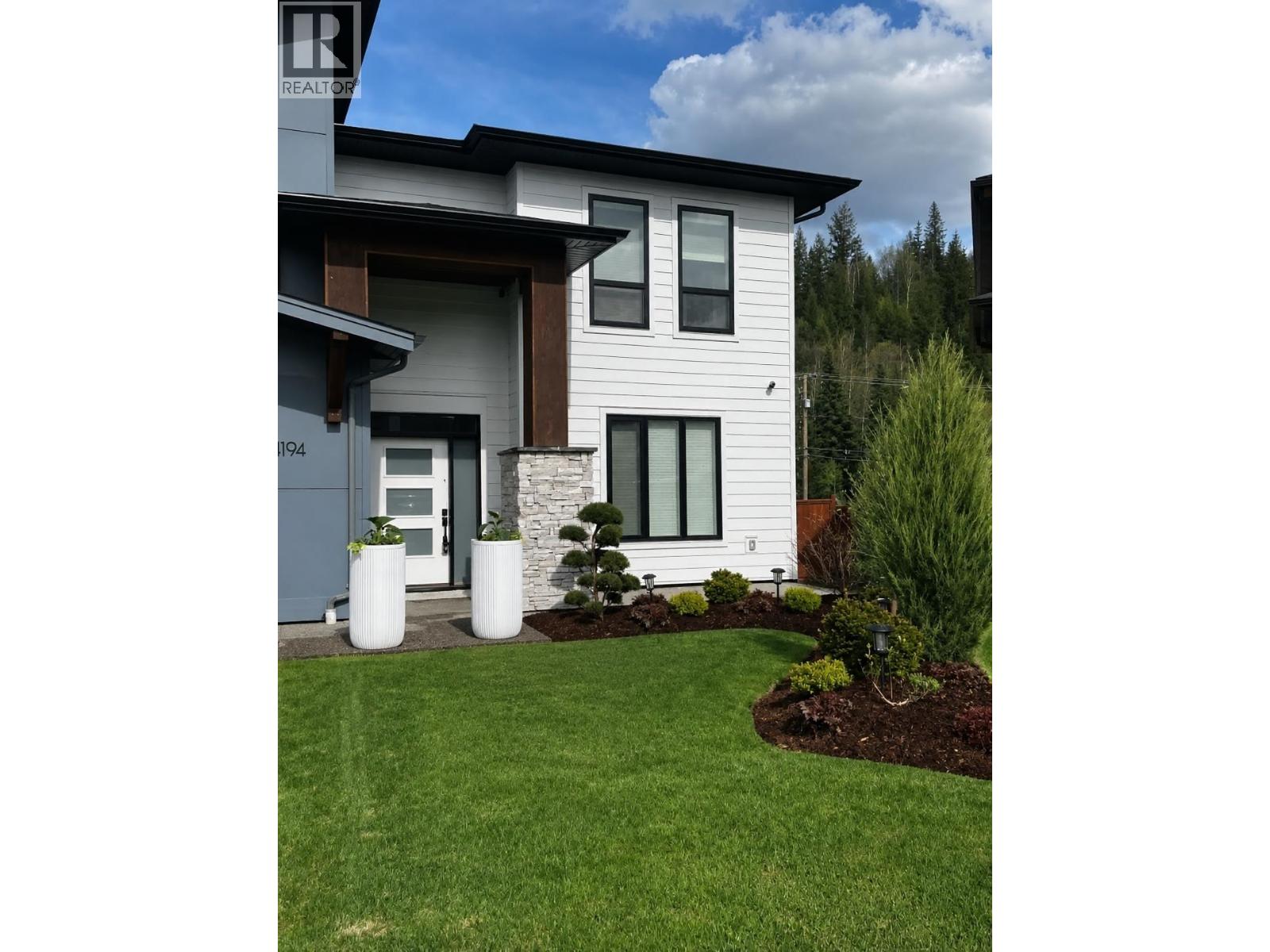 4194 Mears Court, Prince George, British Columbia  V2K 0B1 - Photo 2 - R3114853