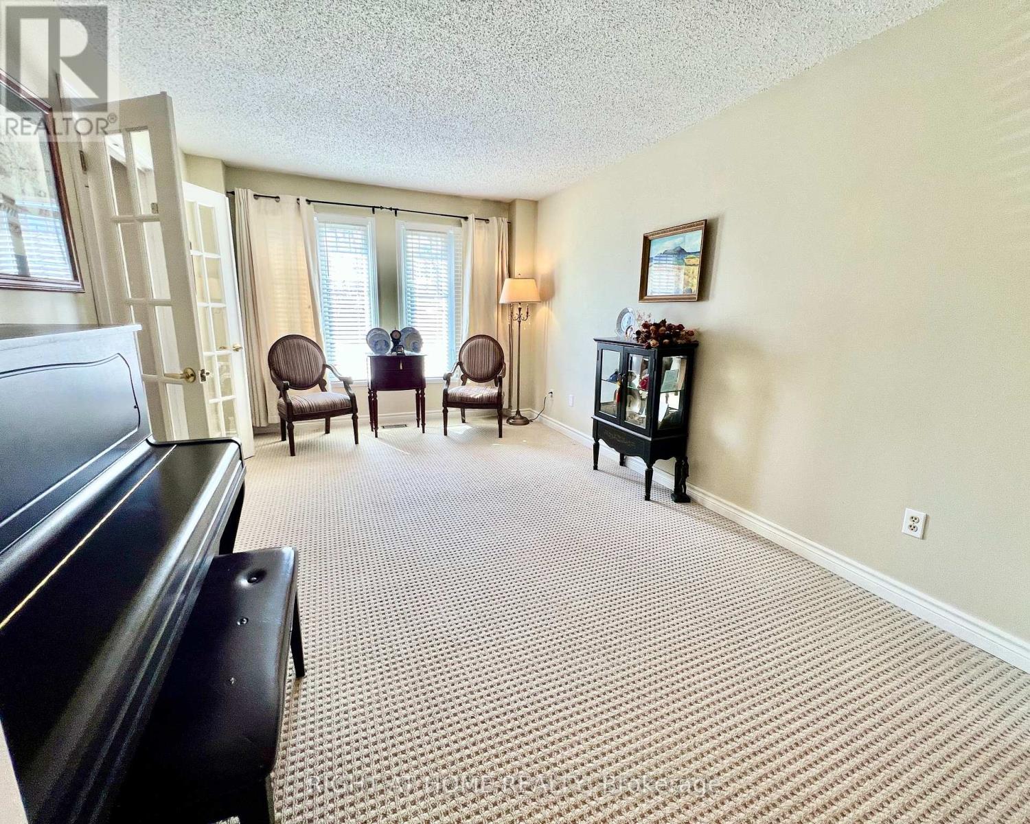 4 Silverbirch Place, Whitby, Ontario  L1R 1X7 - Photo 6 - E13050786