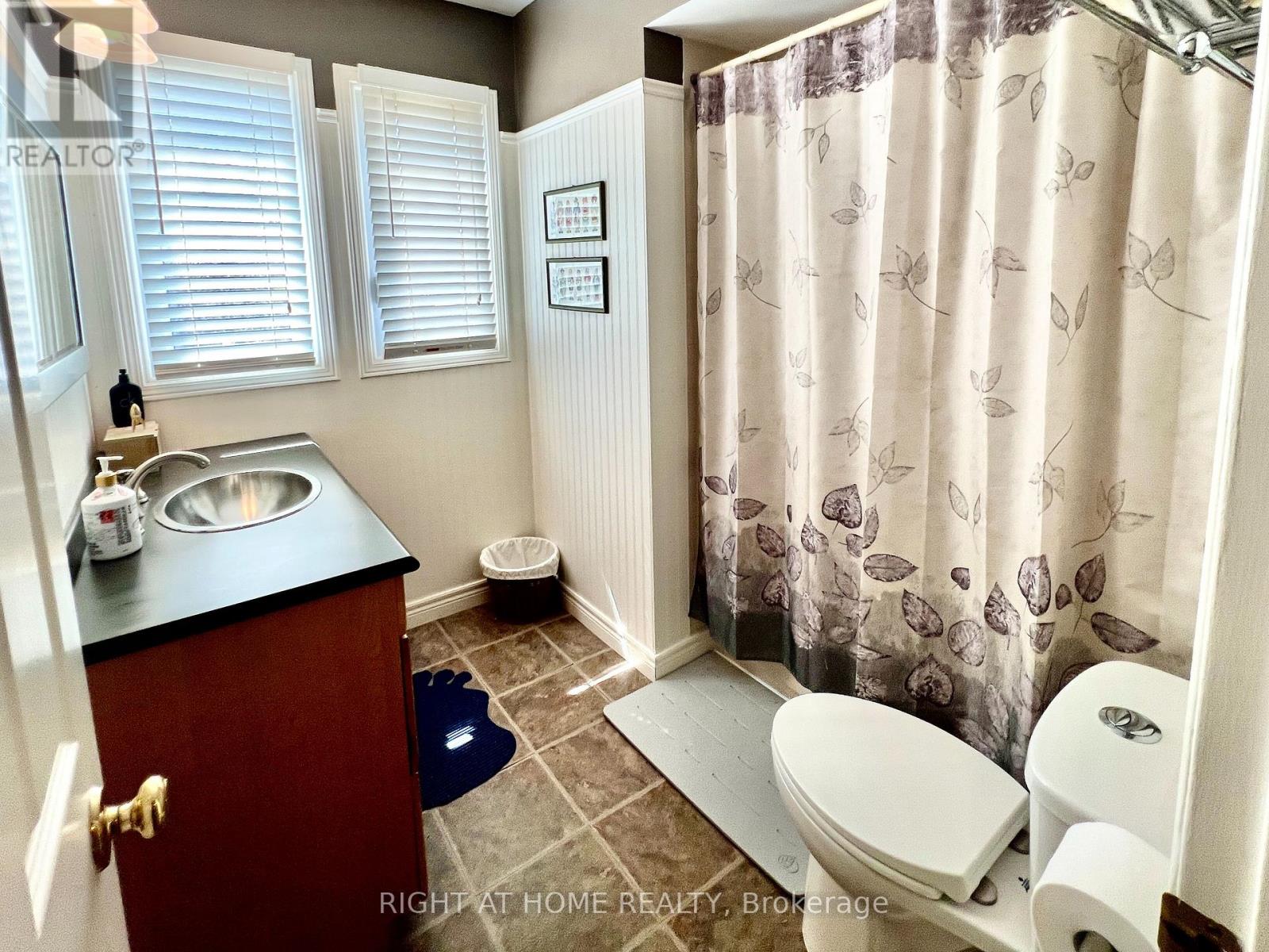 4 Silverbirch Place, Whitby, Ontario  L1R 1X7 - Photo 23 - E13050786
