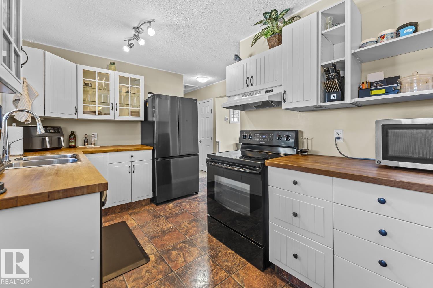1407 10 St, Cold Lake, Alberta  T9M 1J6 - Photo 6 - E4486895