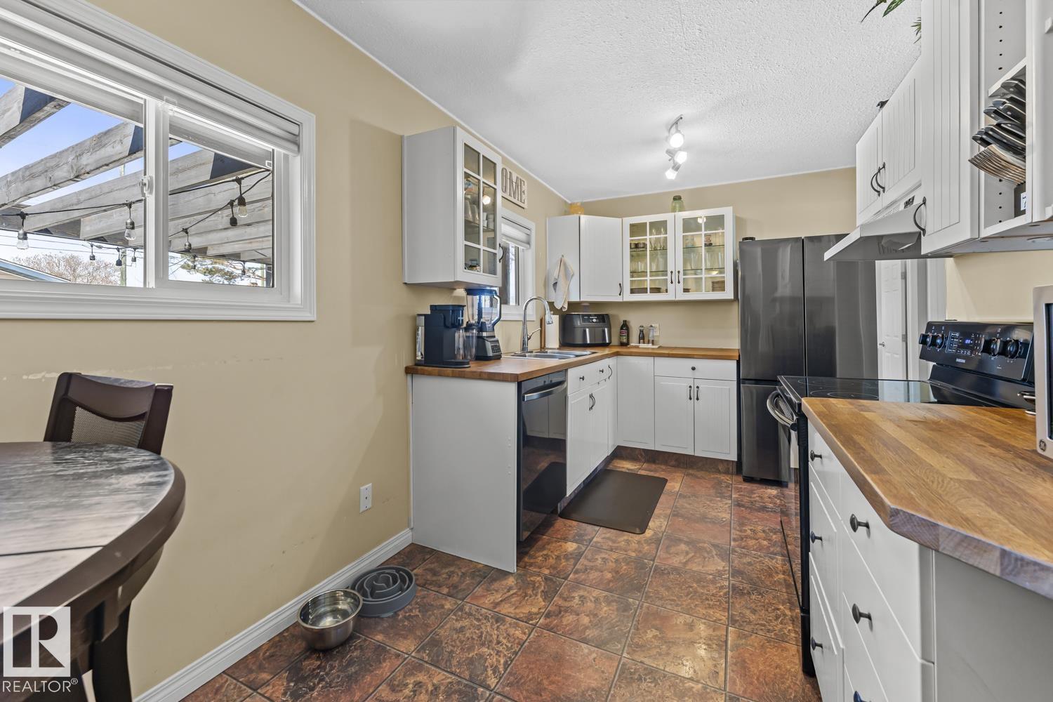 1407 10 St, Cold Lake, Alberta  T9M 1J6 - Photo 9 - E4486895