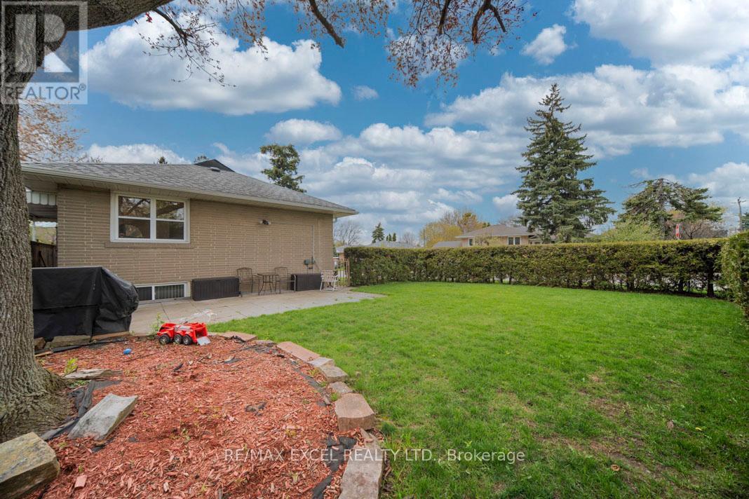 2 Charlemont Crescent, Toronto, Ontario  M1T 1M4 - Photo 38 - E13100108