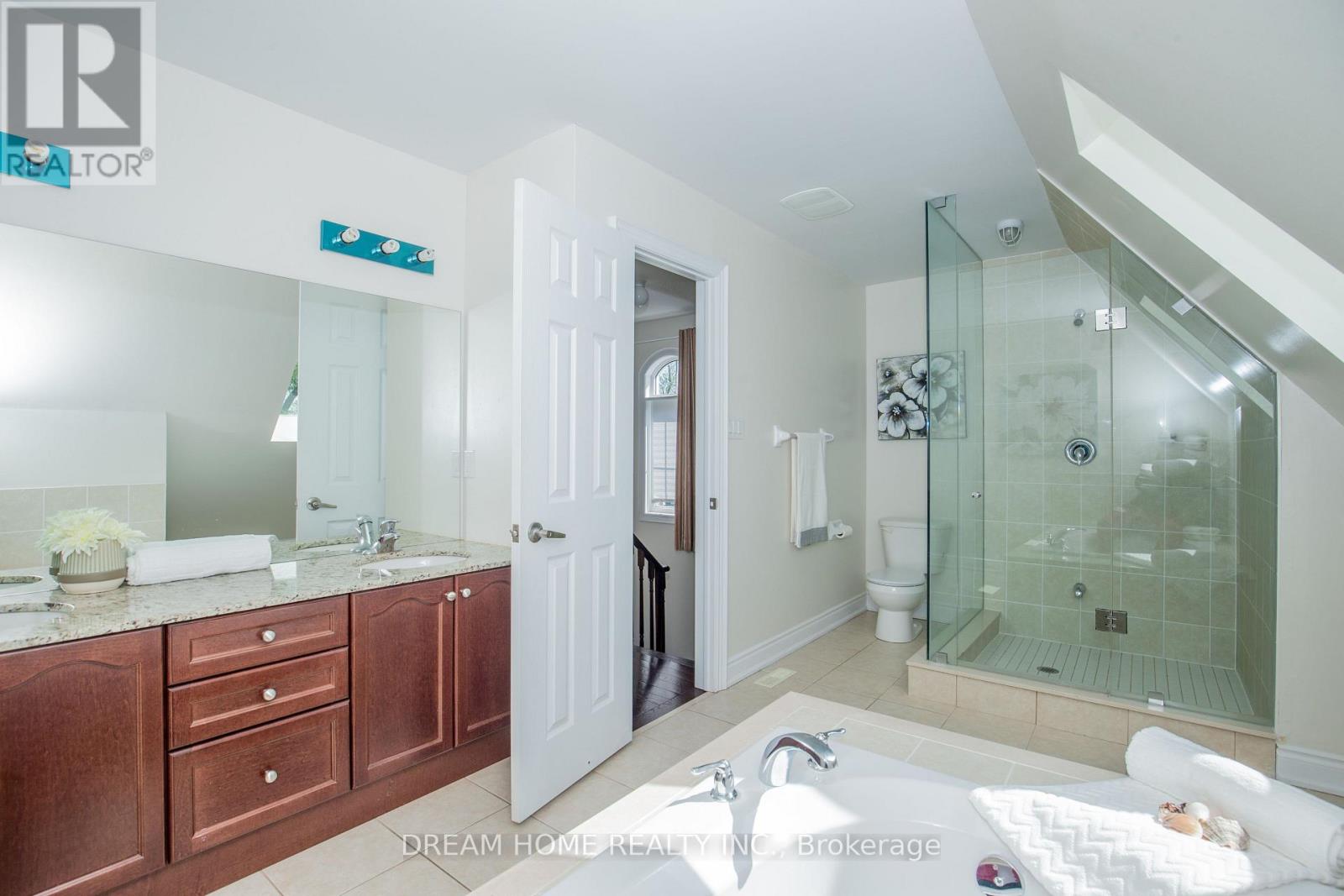 13 Slingsby Lane, Toronto, Ontario  M2N 0H7 - Photo 7 - C13108128