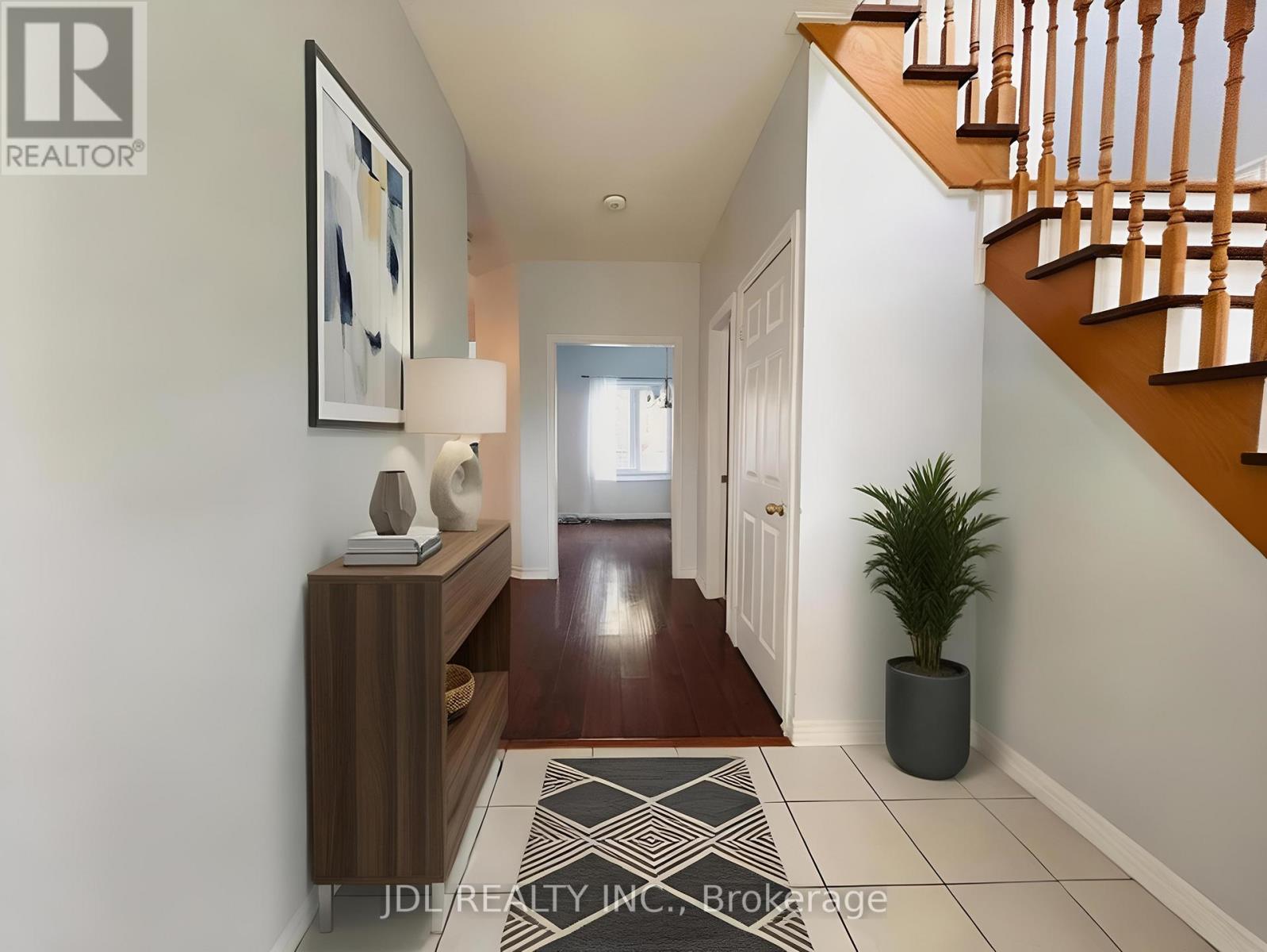 Upper - 45 Laurelbank Crescent, Georgina, Ontario  L4P 3E9 - Photo 5 - N13108124