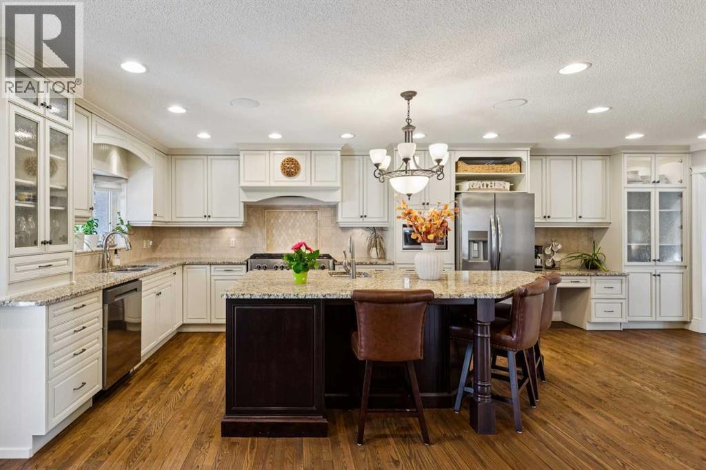 256 Sirocco Place Sw, Calgary, Alberta  T3H 2N3 - Photo 11 - A2309341