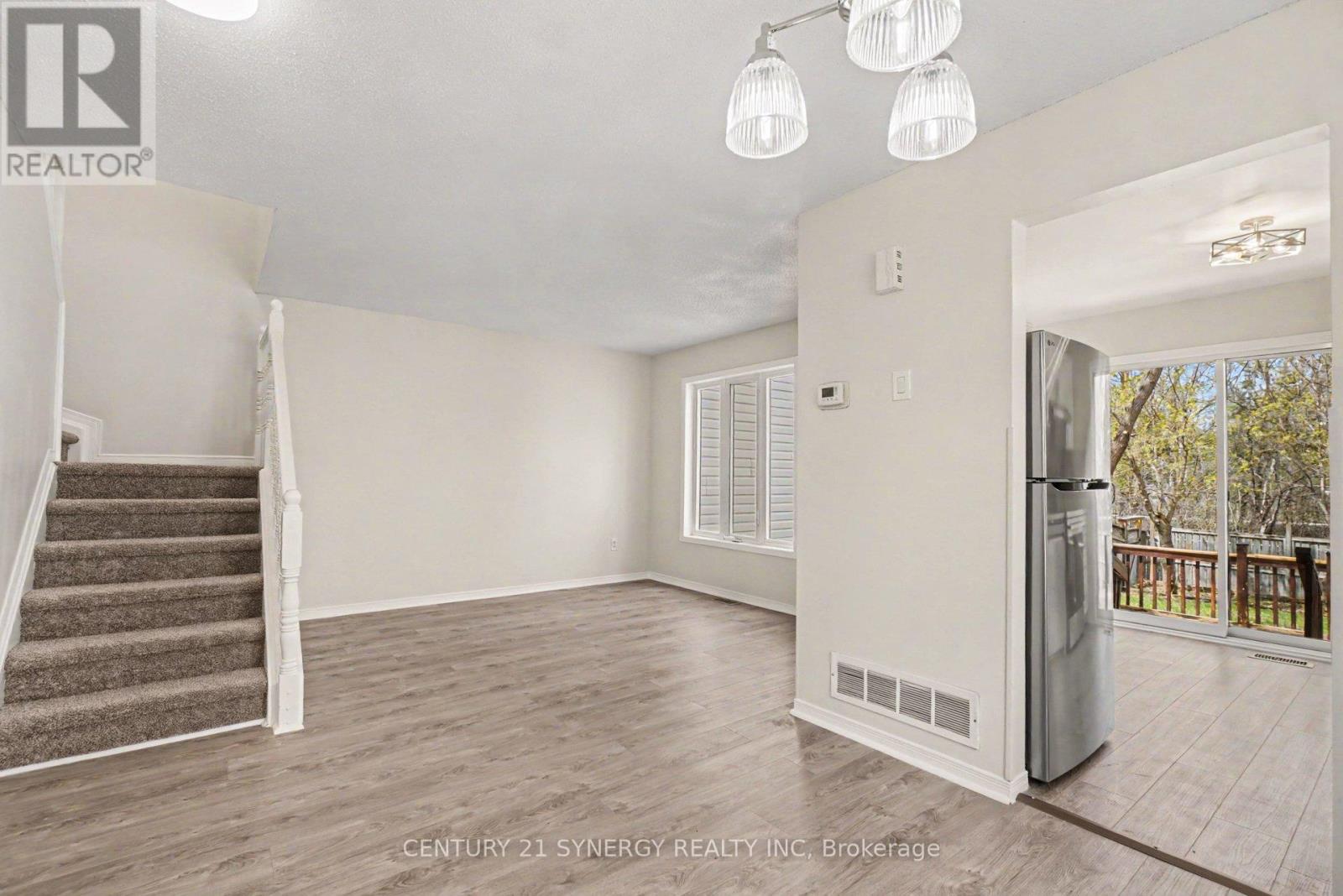 54 Meadowcroft Crescent, Ottawa, Ontario  K1J 1H2 - Photo 4 - X13108136