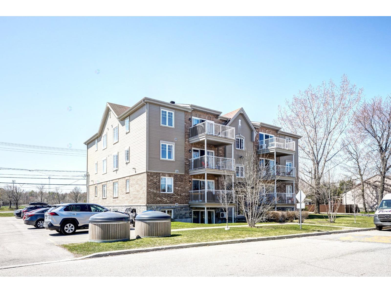 60 Rue des Lilas|#202 L'Île-Perrot Quebec Canada J7V0R3 2