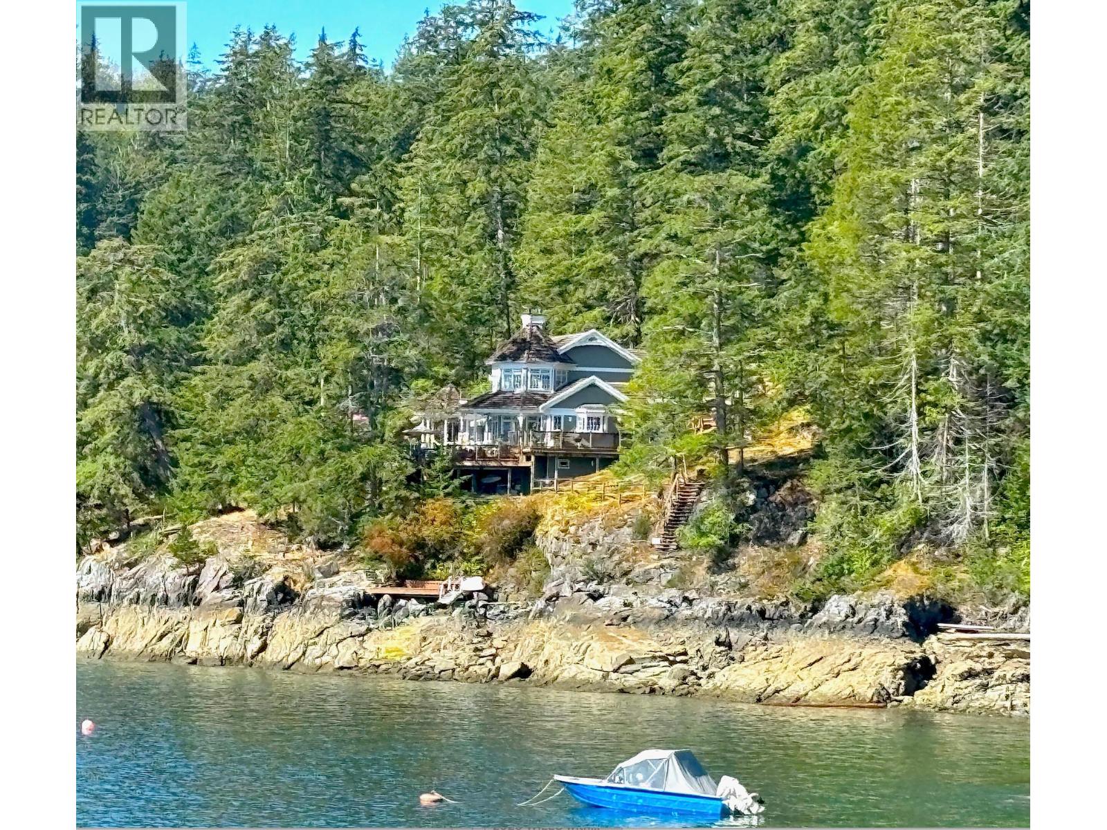 890 THE GROVE ROAD, Gambier Island, British Columbia