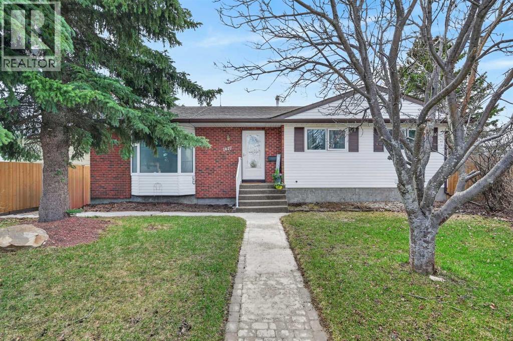 1427 McCrimmon Drive, Carstairs, Alberta