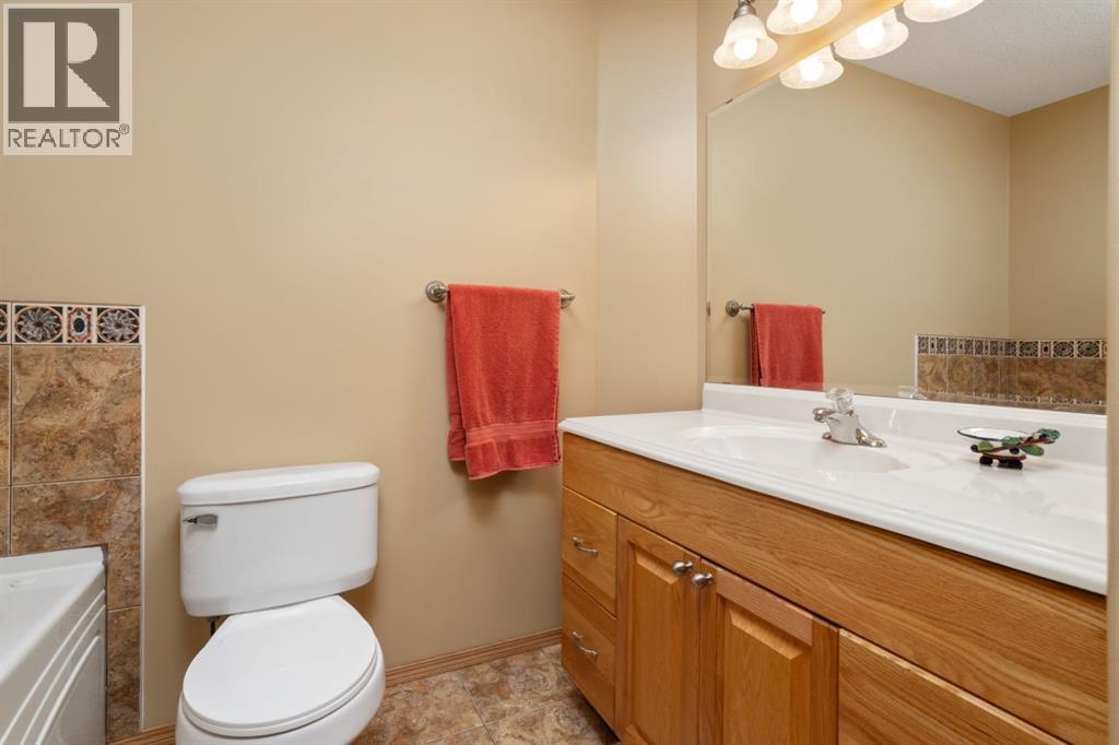 6608 33 Avenue, Camrose, Alberta  T4V 4W9 - Photo 11 - A2293491