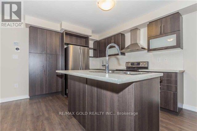 22 Clinton Street, Brampton, Ontario  L7A 4K8 - Photo 5 - W13108160