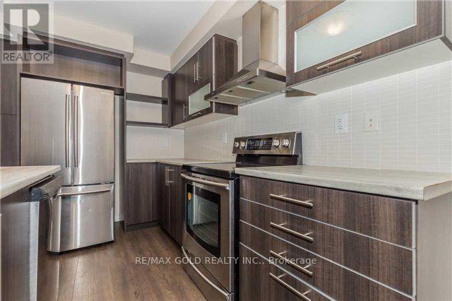 22 Clinton Street, Brampton, Ontario  L7A 4K8 - Photo 6 - W13108160
