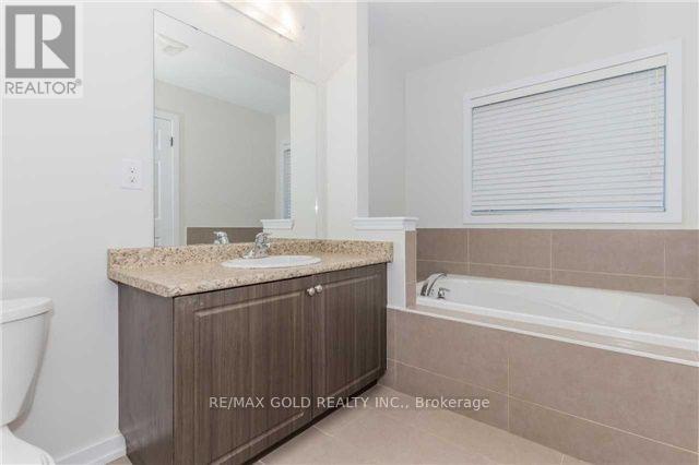 22 Clinton Street, Brampton, Ontario  L7A 4K8 - Photo 9 - W13108160