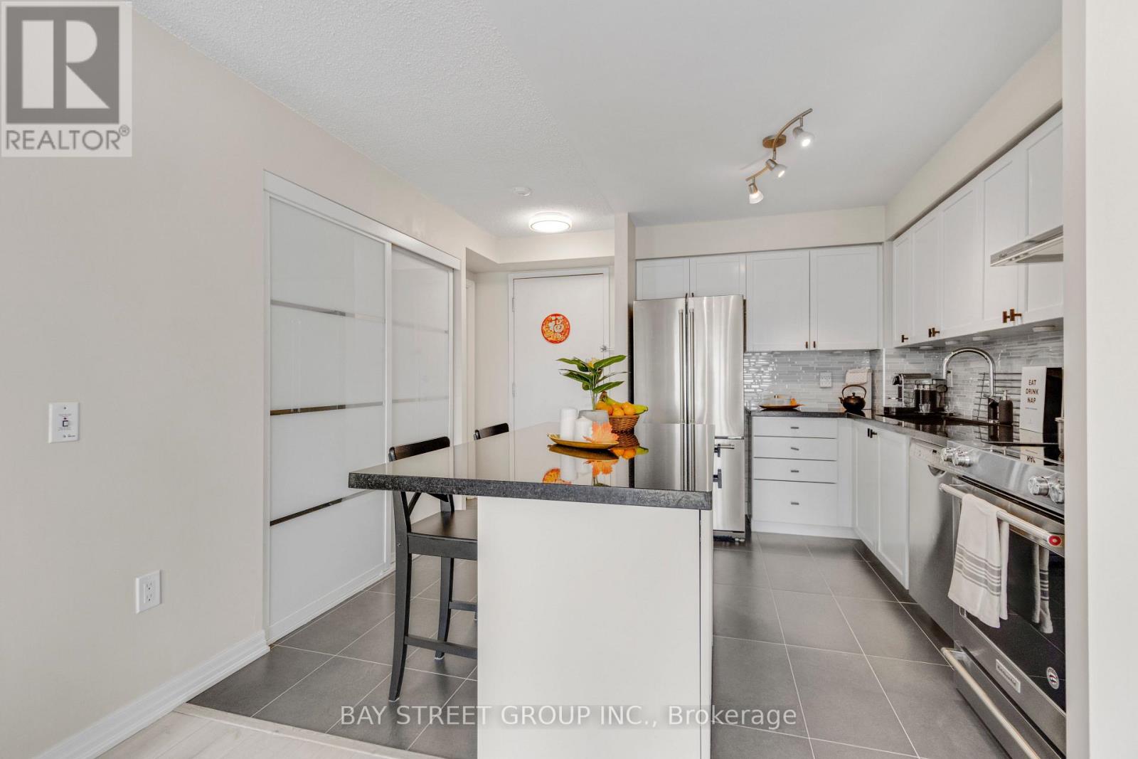 1706 - 55 Strathaven Drive, Mississauga, Ontario  L5R 4G9 - Photo 15 - W13108162