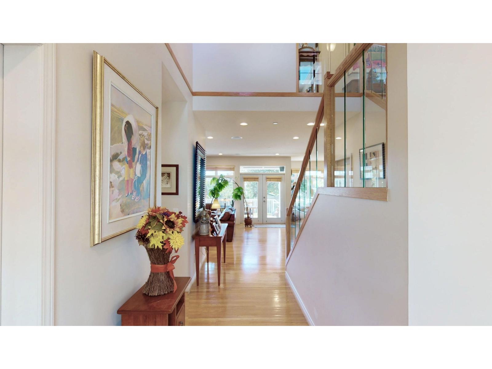 15974 BUENA VISTA AVENUE, White Rock, British Columbia